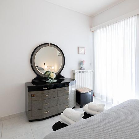 Seaside Penthouse In Каламата Екстериор снимка