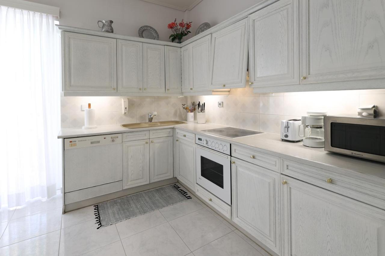 Seaside Penthouse In Каламата Екстериор снимка