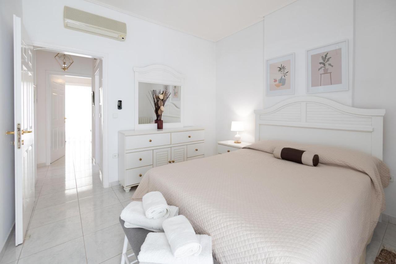 Seaside Penthouse In Каламата Екстериор снимка