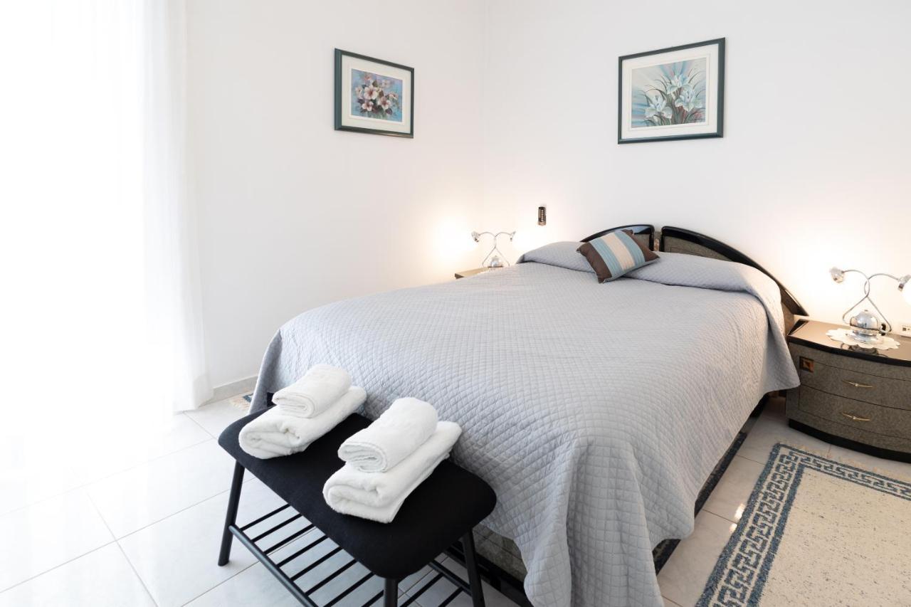 Seaside Penthouse In Каламата Екстериор снимка